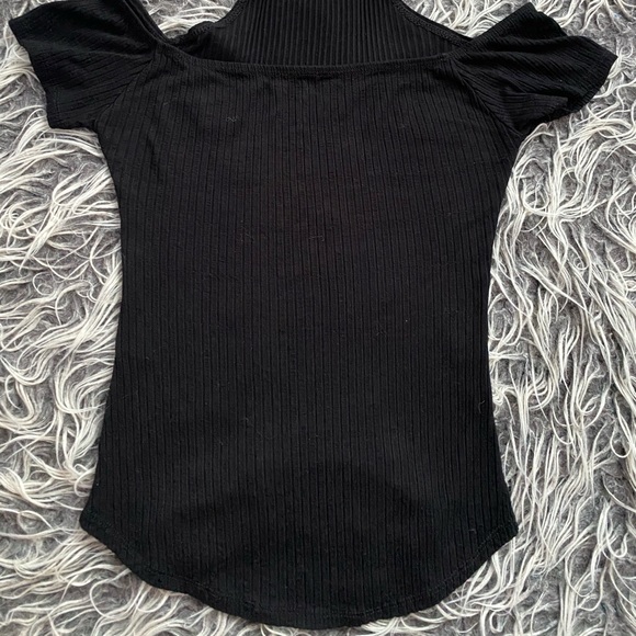 Choker black cold shoulder top - Picture 2 of 3